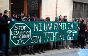 La PAH Garraf ocupa un edifici buit al centre de Vilanova i la Geltrú