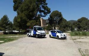 Ajt Sant Pere de Ribes. La policia de Sant Pere de Ribes estrena grua i un nou cotxe patrulla