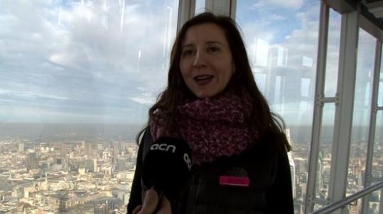 La responsable de màrqueting del 'The View from the Shard', Anna Domingo, durant l'entrevista amb l'ACN. ACN