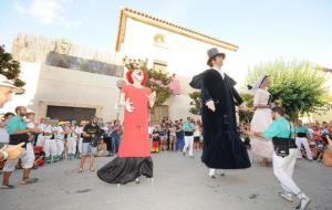 L’Agrupació de Balls Populars de Cubelles busca portadors pels capgrossos i gegants