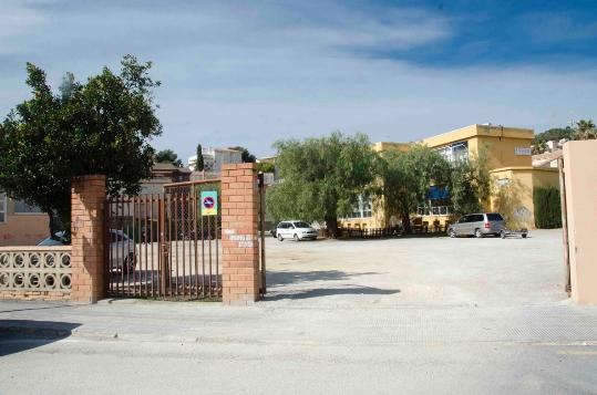Ajuntament de Calafell. LAjuntament de Calafell asfalta els pàrquings dels pavellons esportius Jaume Vilamajó i Joan Ortoll