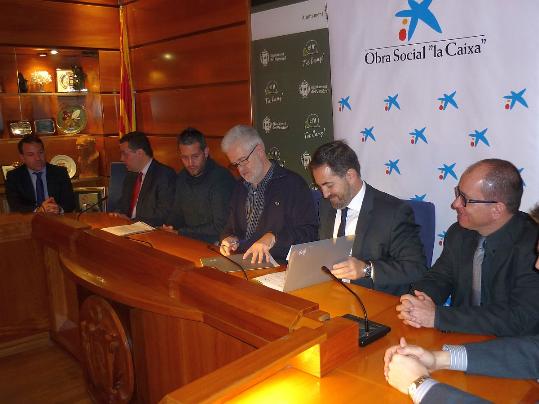 L'Ajuntament del Vendrell i l'Obra Social “la Caixa” signen un conveni per potenciar la cohesió social als barris de Ca l'Escori i dels Pisos Planas. 