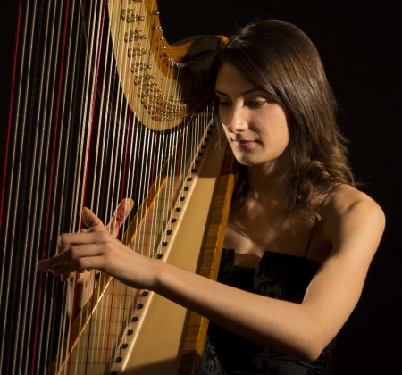 EIX. L'arpista vilanovina Esther Pinyol visita la Camerata Eduard Toldrà