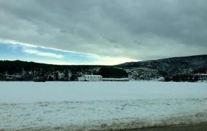 L'endemà de la nevada encara s'acumulen gruixos importants a Sant Joan de Mediona