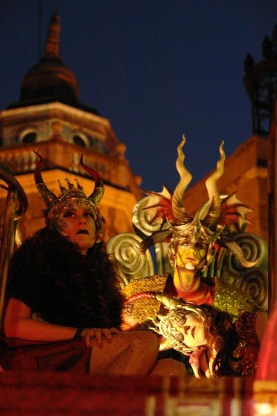 Ajuntament de Sitges. LEnterro de Sa Majestat Carnestoltes tanca un Carnaval dèxit a Sitges
