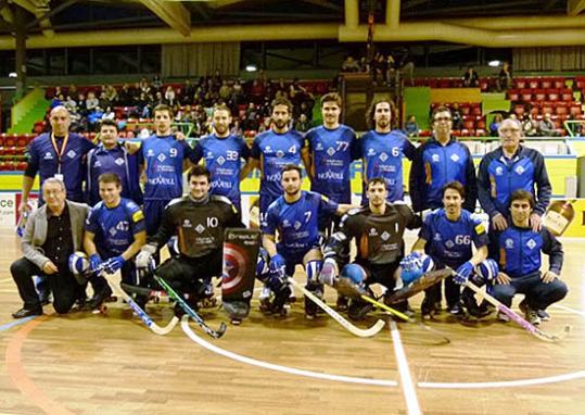 L’equip del CP Vilafranca que tornava a jugar un partit en pistes europees 16 anys després. Raimon Mascaró