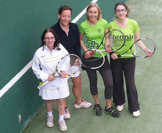 L'equip femení +30 del CT Comarruga. Eix