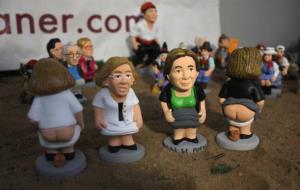 Les alcaldesses Colau i Carmena, entre les novetats que ha presentat Caganer.com. ACN