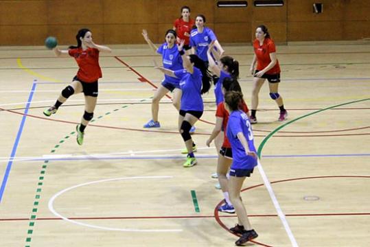 Eix. Les sènior del CEH Vendrell vencen el Mòra la Nova
