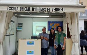 L'Escola Oficial d'Idiomes a la Fira de Santa Teresa. Eix