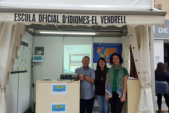 L'Escola Oficial d'Idiomes a la Fira de Santa Teresa. Eix