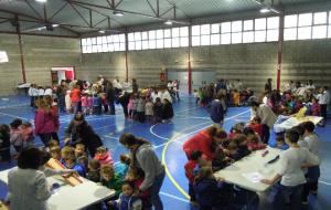 L'escola Pau Casals construeix un rellotge de sol amb motiu de la Setmana de la Ciència