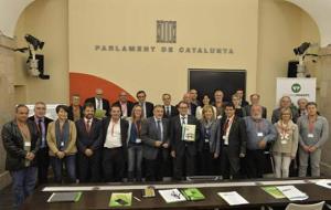 Eix. Membres de la Plataforma per una Vegueria Penedès al Parlament