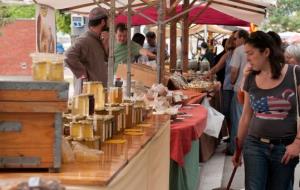 Mercat d’artesania, brocanters i pintura de Vilafranca. Ajuntament de Vilafranca