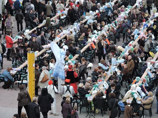 Més de 1000 puntaires ompliran aquest diumenge la plaça de la Badalota . J. Auví