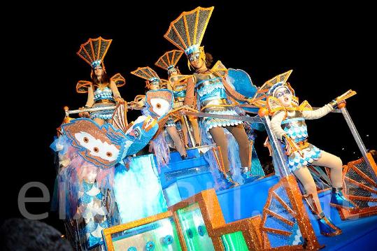 Ajuntament del Vendrell. Més de 3.700 participants omplen els carrers del Vendrell per la Rua de Carnaval