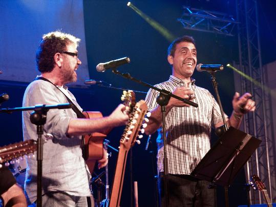 Miquel Gil i Pep Gimeno Botifarra, dues de les veus més importants del panorama musical valencià, presenten el seu espectacle conjunt Nus. Ajuntament 
