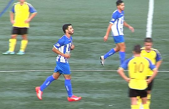 Moha, bigolejador en la primera victòria local del CF Vilanova. Eix