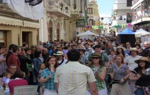 S. Sedó. Molts visitants al carrer Major de lArboç en la IV Fira Modernista del Penedès 