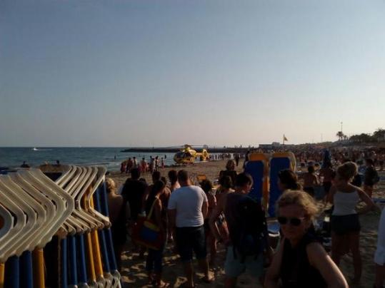 Mor un banyista de 26 anys ofegat a la platja de Sitges. @sitgesvida