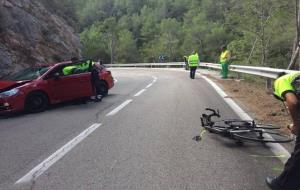 Mor un ciclista de 37 anys després de xocar frontalment amb un turisme a la BP-2121 a Torrelles de Foix. Mia Guardiet