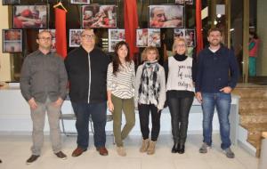 Mostra de fotografies dels Nens del Vendrell, a l'Aparador Jove. Nens del Vendrell