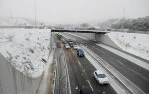 Neu a la carretera C-15, tallada a Canyelles