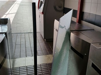 Nous actes vandàlics tornen a inhabilitar l'accés al pas subterrani de l'estació de Vilanova. Ajuntament de Vilanova