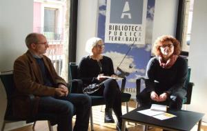 Òscar Esquerda, editor d’Onix; Eva M. Serramià, regidora de Cultura i Àngels Colom, directora de la Biblioteca Pública Terra Baixa. Ajuntament del Ven