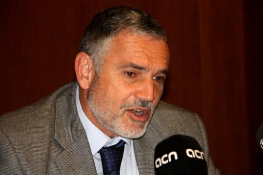 Primer pla de l'alcalde de Vilafranca del Penedès, Pere Regull, en roda de premsa. ACN
