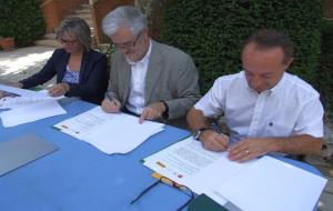 PSC, CiU i ERC signen l'acord de govern al Vendrell