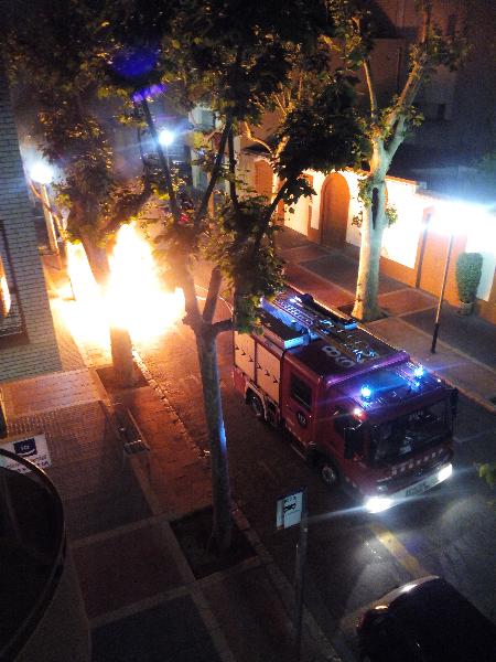 Trinitat Codina. Queixes del veïns del carrer Llibertat de Vilanova pels incendis de contenidors