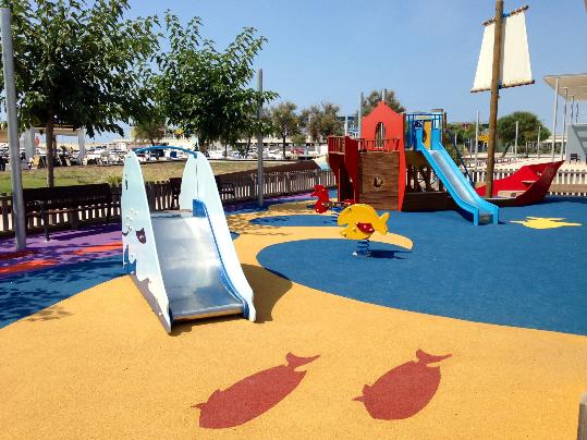 Ajuntament de Calafell. Renovació dels parcs infantils de Mas Romeu i Calafell Park