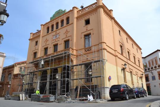 Ajuntament de Sitges. Restauren la façana de la Casa de la Vila de Sitges