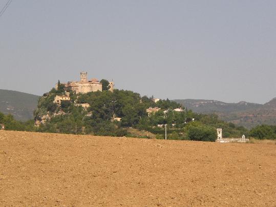 Ajuntament de Vilafranca. Se senyalitza litinerari de Vilafranca al castell de Sant Martí Sarroca, per fer a peu o en bicicleta