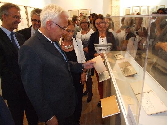 S’inaugura l’exposició “Xavier Valls i els llibres” al Museu Apel·les Fenosa. Ajuntament del Vendrell