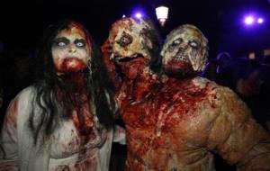 Sitges torna a ser envaïda pels participants a la Zombie Walk