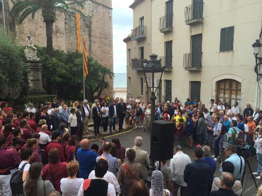 Sitgetans, entitats i partits polítics celebren l’acte institucional de la Diada Nacional de Catalunya. Ajuntament de Sitges