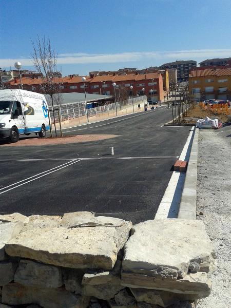 Ajt Sant Sadurní d'Anoia. S'obre al trànsit el vial urbanitzat daccés a lescola LEspurna de Sant Sadurní