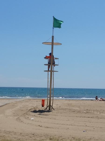 Socorrista a la platja de Cunit. Ajuntament de Cunit