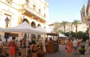 Un any del Mercat de la Terra d'Slow Food de Sitges. Ajuntament de Sitges