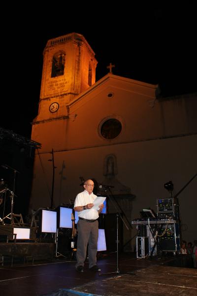 Vicente Weiler enalteix el Calafell que el va acollir el 1959 en el pregó de la festa major. Ajuntament de Calafell