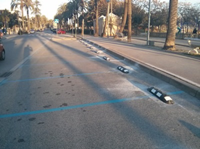 Ajuntament de Vilanova. Vilanova instal.la 200 separadors de cotxe al passeig de Ribes Roges