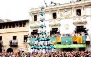 3 de 10 amb folre i manilles dels Castellers de Vilafranca a la diada de Sant Fèlix. L'han descarregat