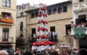 5 de 9 amb folre de la Colla Joves dels Xiquets de Valls a la diada de Sant Fèlix del 30 d'agost de 2016