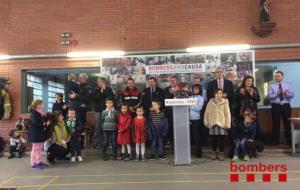 A la venda el calendari solidari 'Bombers amb Causa 2017' per recaptar fons per a la investigació de malalties infantils. Bombers