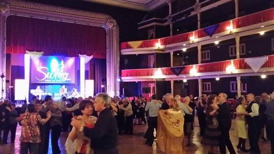 Ball de Saló amb Loren al Teatre Casal