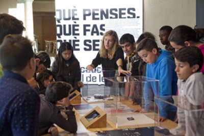 Taller familiar 'Nosaltres al ciberespai' al Centre d'Art Contemporani La Sala