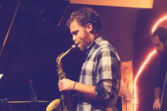 Roger Electric Lab, en concert