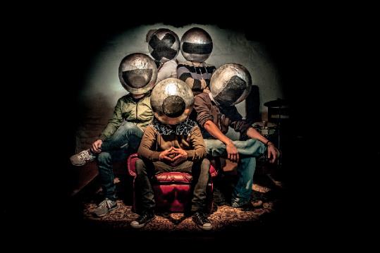 L'Istiu 16. La Senyoreta Descalça